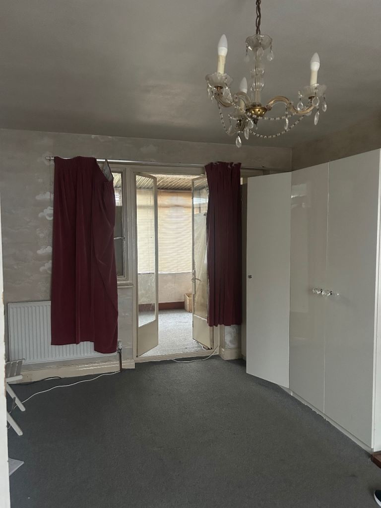 Large double bedroom 