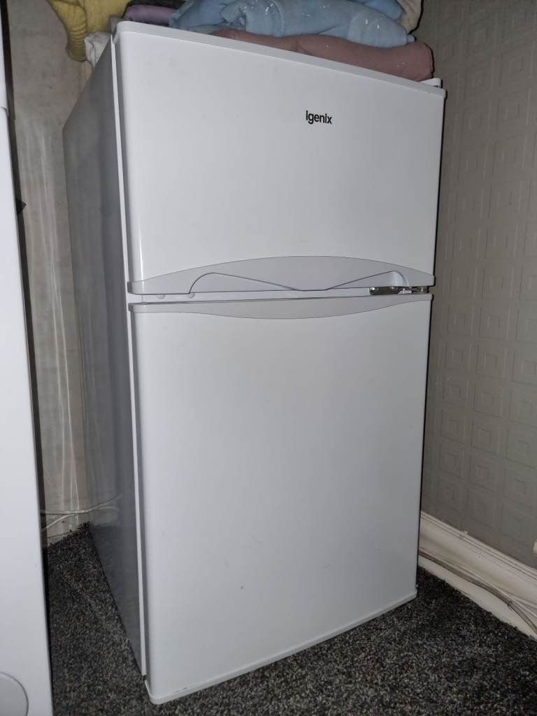 Spacious mini fridge freezer