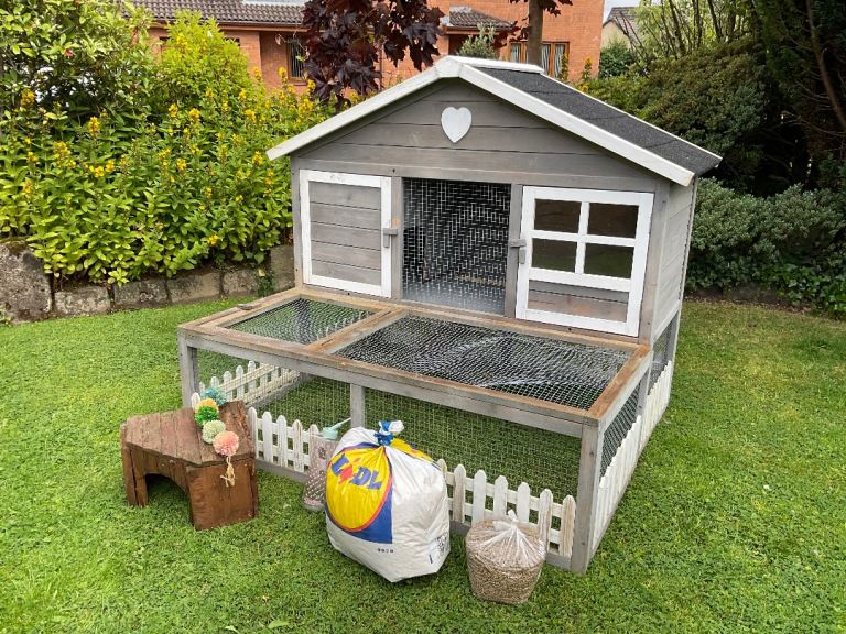 Rabbit or Guinea Pig Hutch (can deliver) + Sectional Metal Run + Extras. Good Condition 