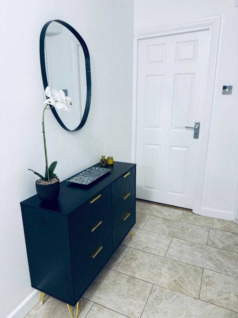 High Barnet station 5mins walk to spacious 4-Bedroom house