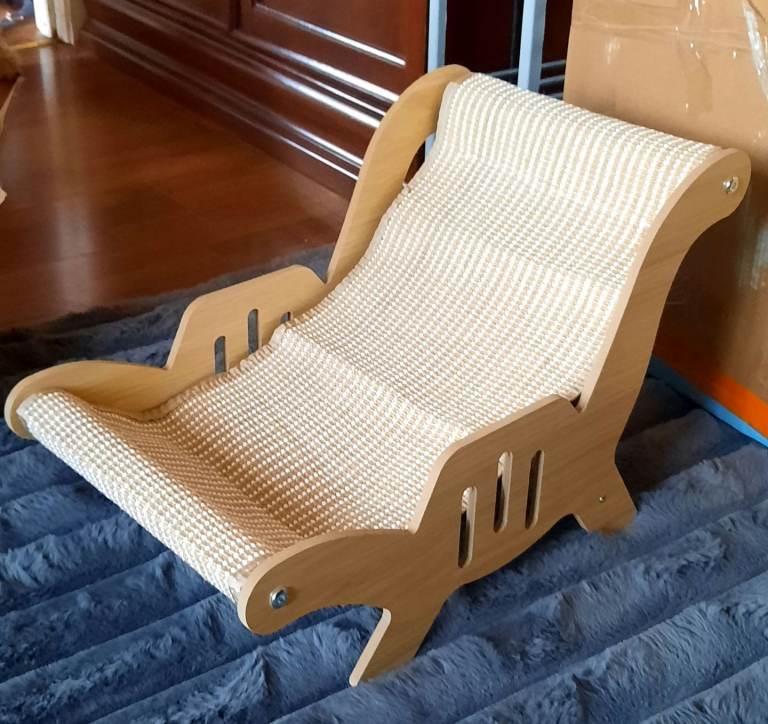 Cat/kitten dinosaur scratch post chair BNIB