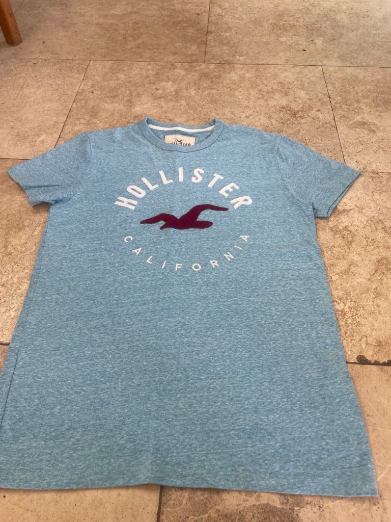 Hollister men's pale blue T shirt - size medium