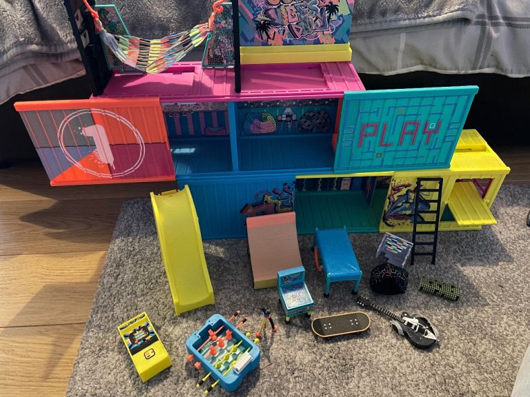 Huge Bundle of LOL Dolls Toys