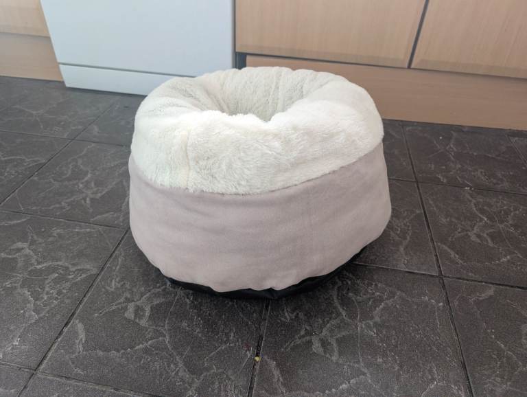 Pet bed gray and cream 