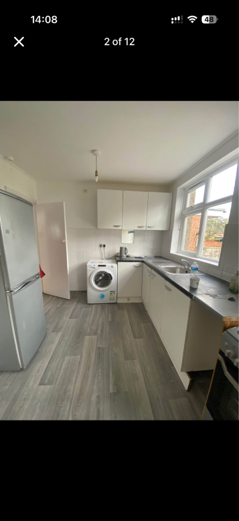 4 bedroom house 1 bathroom big garden two car driveway