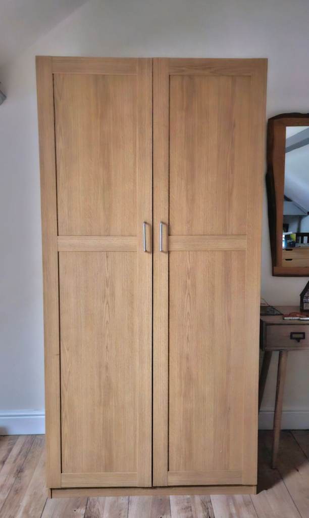 Attractive wood veneer wardrobe