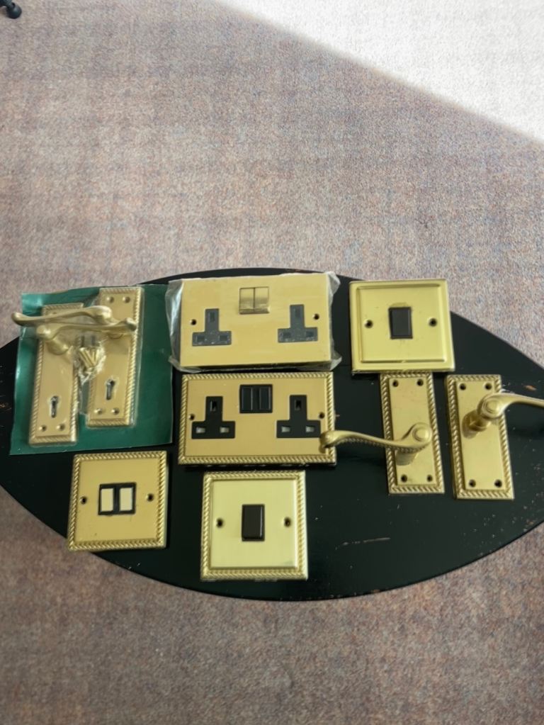Switches and wall sockets 