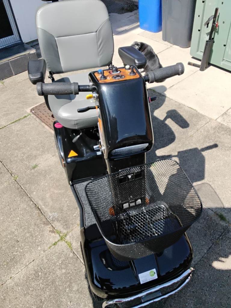 Rascal MOBILITY SCOOTER - Almost New Condition, Black