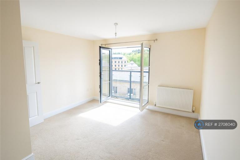 2 bedroom flat in Greenaways, Ebley, Stroud, GL5 (2 bed) (#2708040)