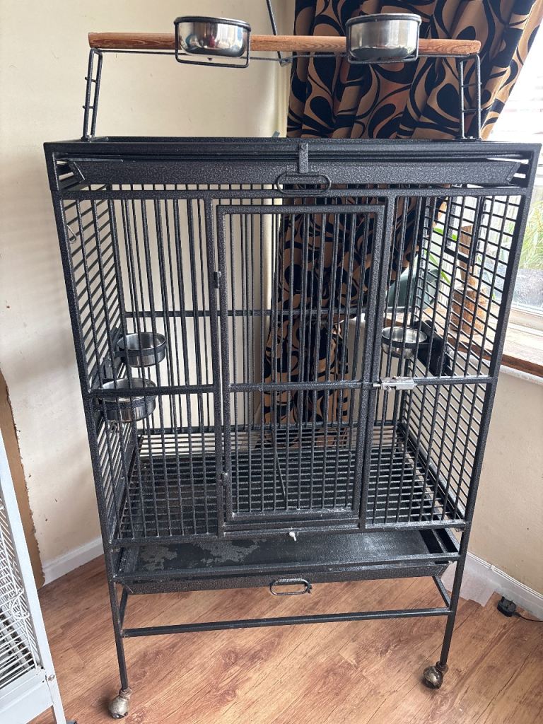 Large parrot cage
