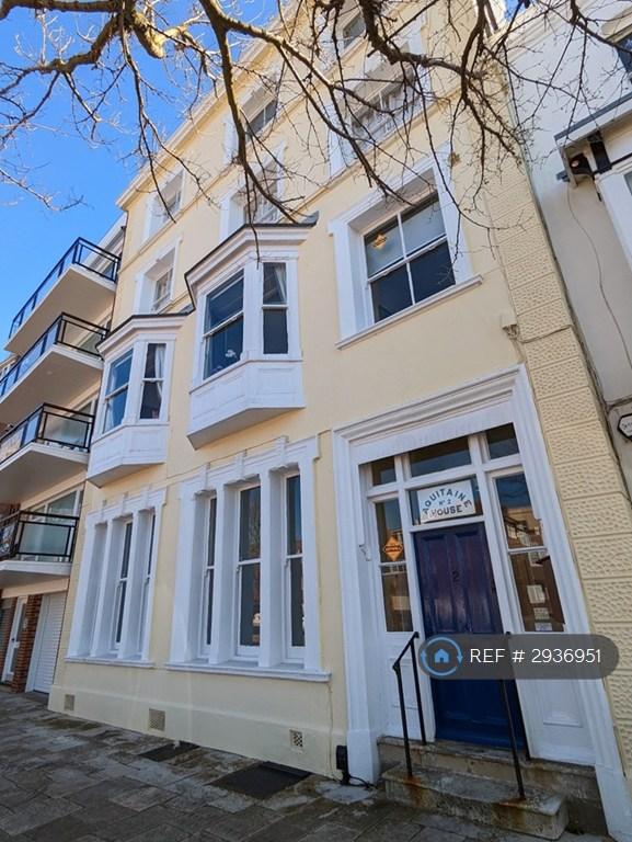 2 bedroom flat in Aquitaine House, Portsmouth, PO1 (2 bed) (#2936951)