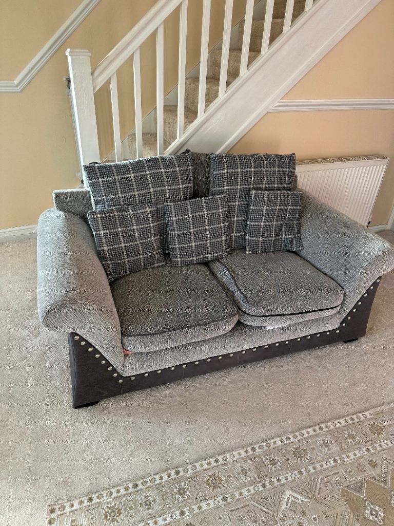 4 seater & 2 seater sofas
