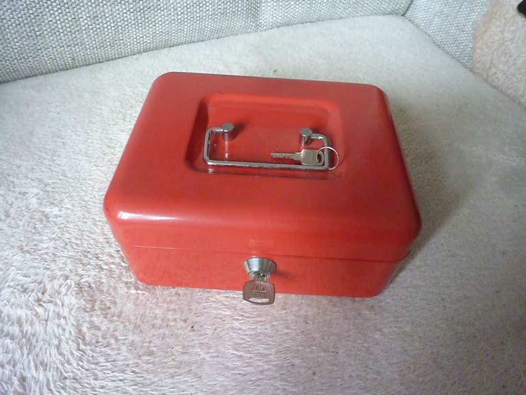 Red Metal Cash Box with 2 Keys – Unused Condition