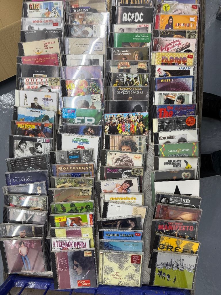 100+ MIXED LOT OF CDs - SOUNDTRACKS, COMPILATIONS, GREATEST HITS, etc.