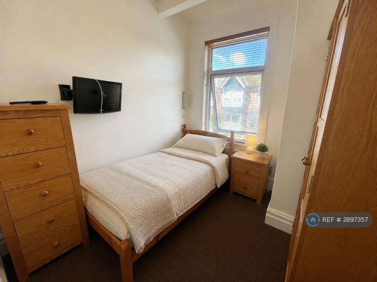 1 bedroom in Festing Grove, Portsmouth, PO4 (#2897357)