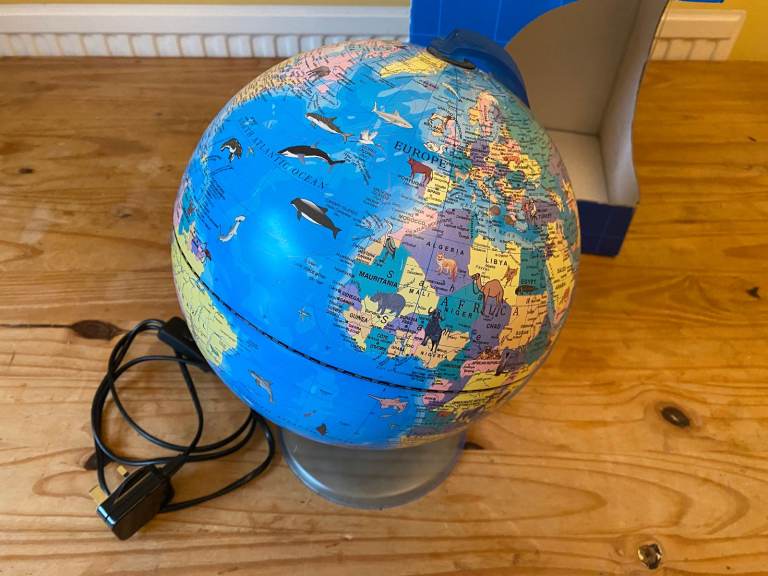 Ryman Illuminated 25 cm Globe Light