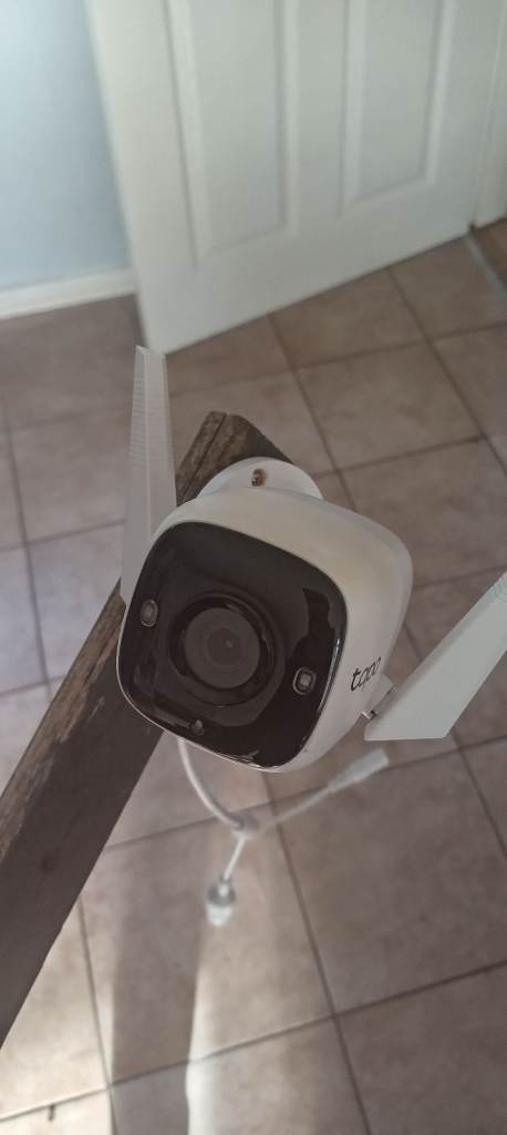 Tapo c310 Outdoor Security Camera – White, WiFi Enabled, Good Condition
