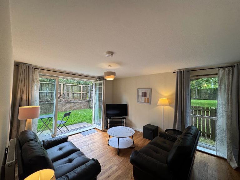 3 double bed 2 bath furnished ground floor flat with private garden and parking space in Dalry