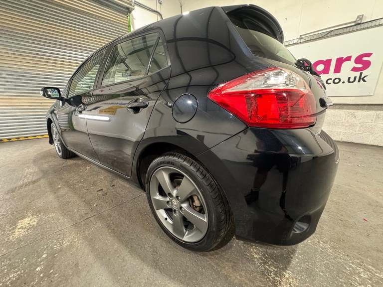 TOYOTA AURIS 1.8 VVT-h T4 2012