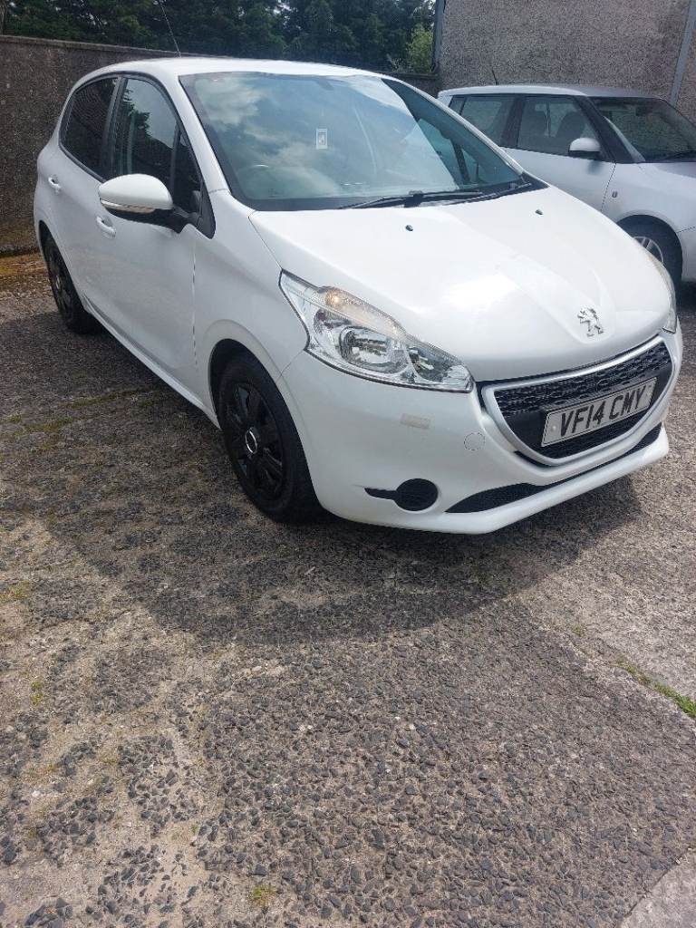 2014 PEUGEOT 208 1.2 PETROL ACCESS PLUS. NEW TIMING BELT AND OIL PUMP. 3 MONTHS WARRANTY.