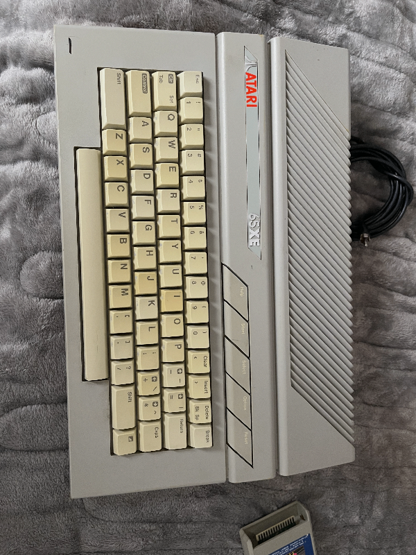 Atari 65XE Bundle – Working – Flight Simulator II + XC12 + 2 Joysticks