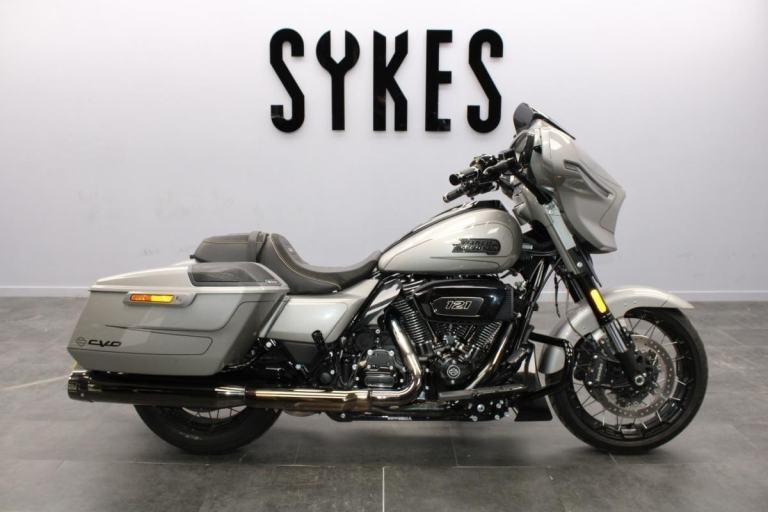 2023 Harley-Davidson FLHXSE  Touring CVO Street Glide in Dark Platinum