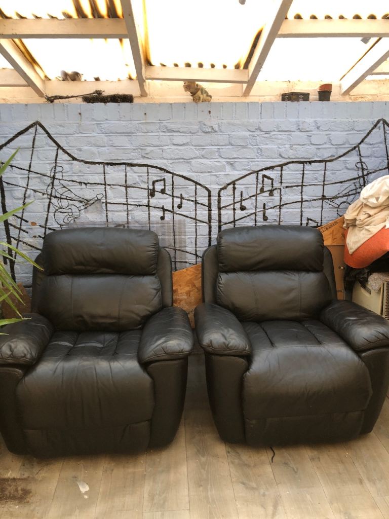 Pair of Black Leather Recliner Armchairs – Good Condition
