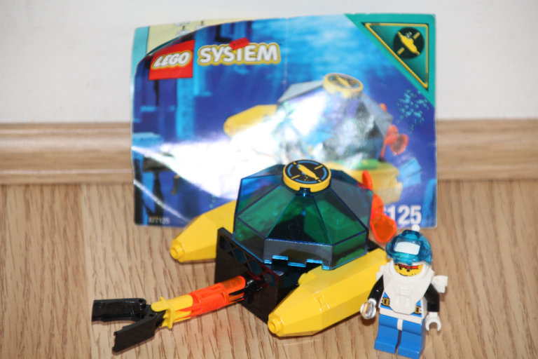 4 Lego Aquanauts sets: 6125 Sea Sprint 9 * 6115 Shark Scout * 6110 Solo Sub * 6100 Aquashark Dart