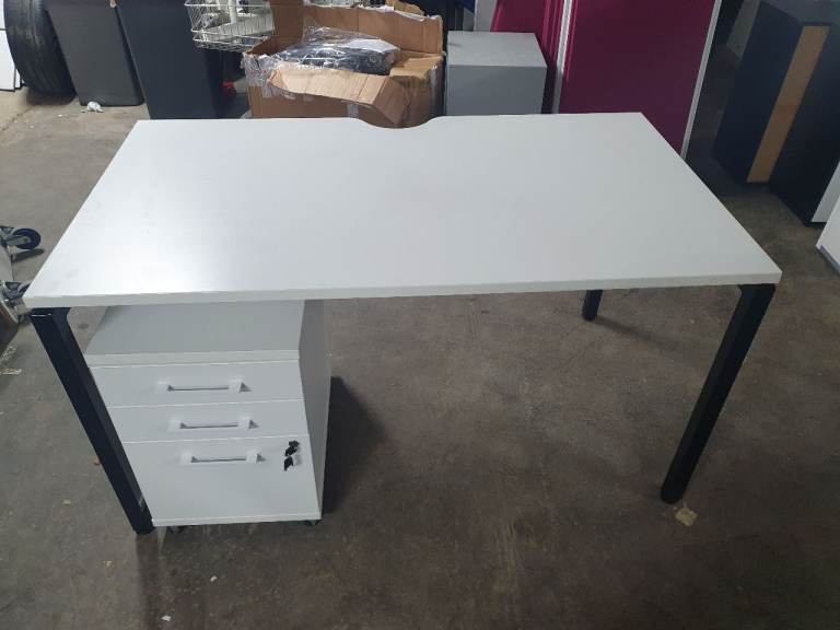 1400mm White Office Desks