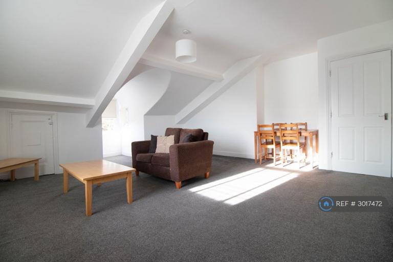 3 bedroom flat in The Oaks, Sunderland, SR2 (3 bed) (#3017472)