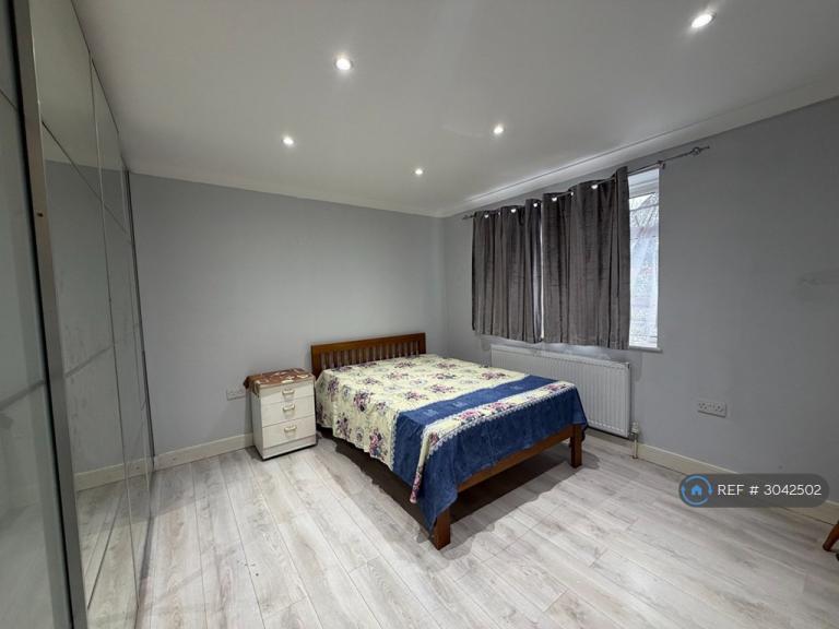1 bedroom in Longhook Gardens, Northolt, UB5 (#3042502)