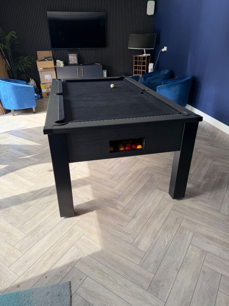Pool Table with cues & accessories 
