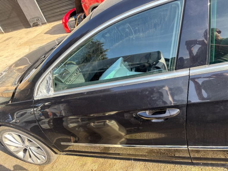 Volkswagen Passat CC Door Front Left, Colour: Black LC9X 