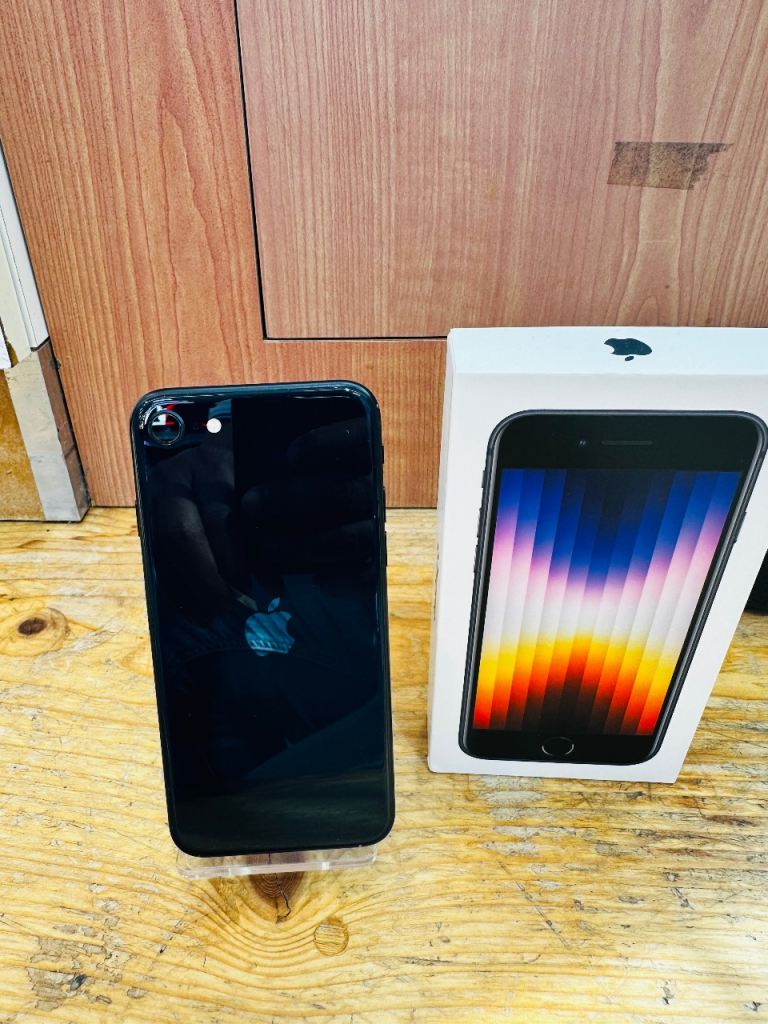 Apple iPhone SE 3rd Gen (2022) Black 100% Battery Health