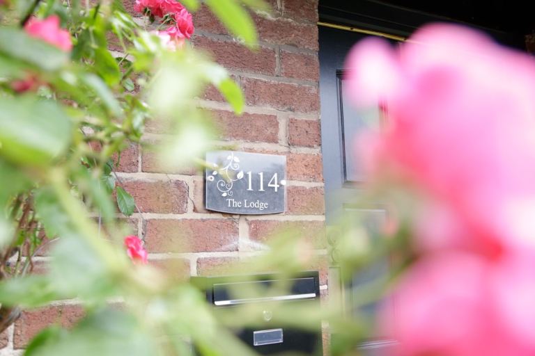 Beautiful 3 bedroom semi nr Hospital 
