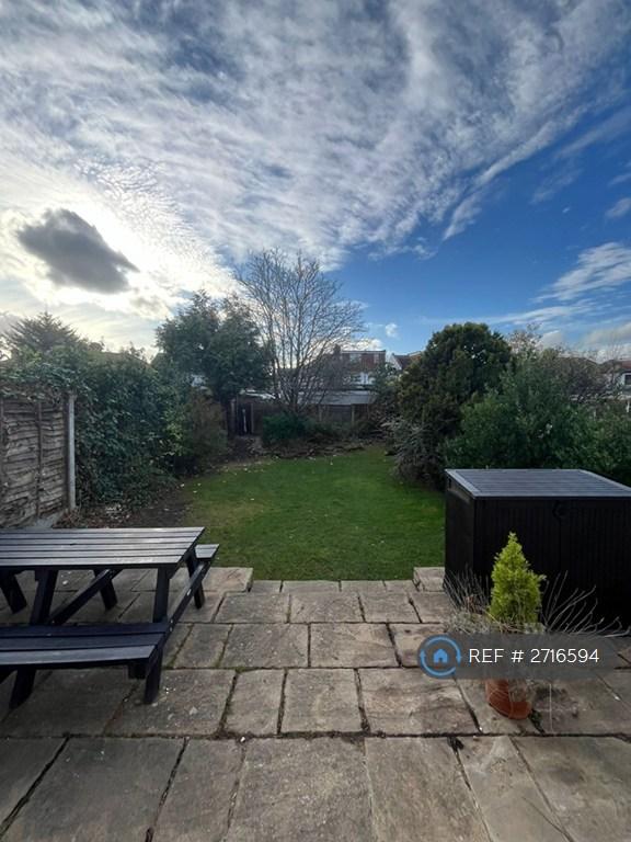 3 bedroom house in Eva Road, Romford, RM6 (3 bed) (#2716594)