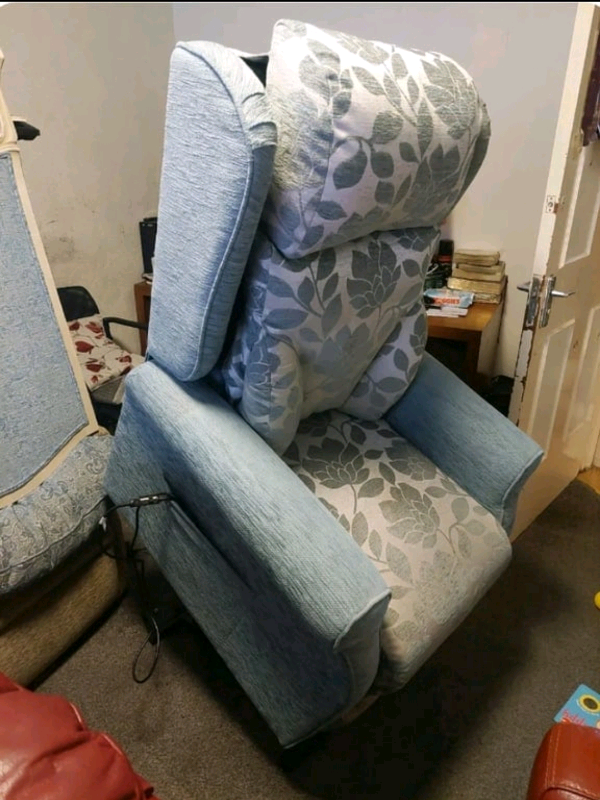 Chair - Quality Extra Comfy Seminar Riser Recliner Massager Chair.  Th