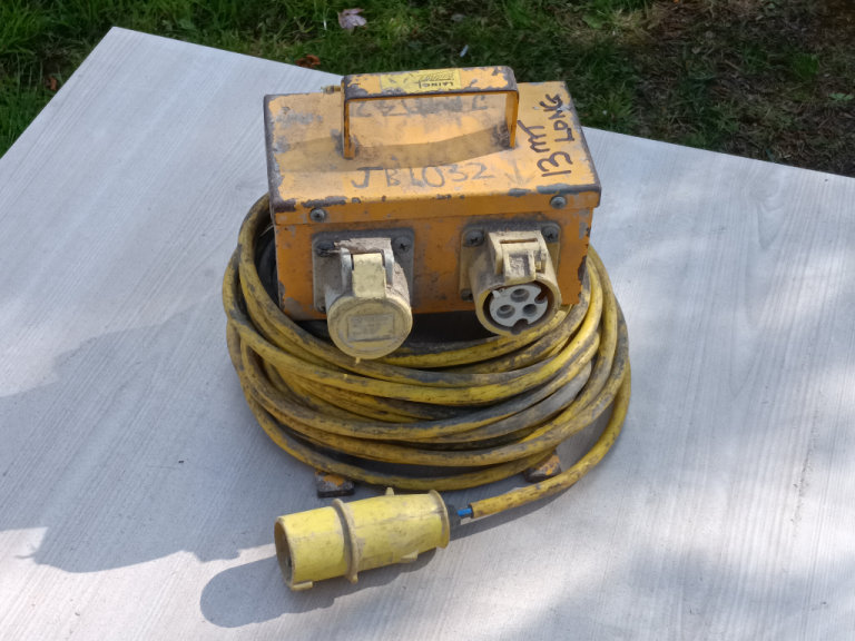 110 volt four way splitter box with 13 metre lead