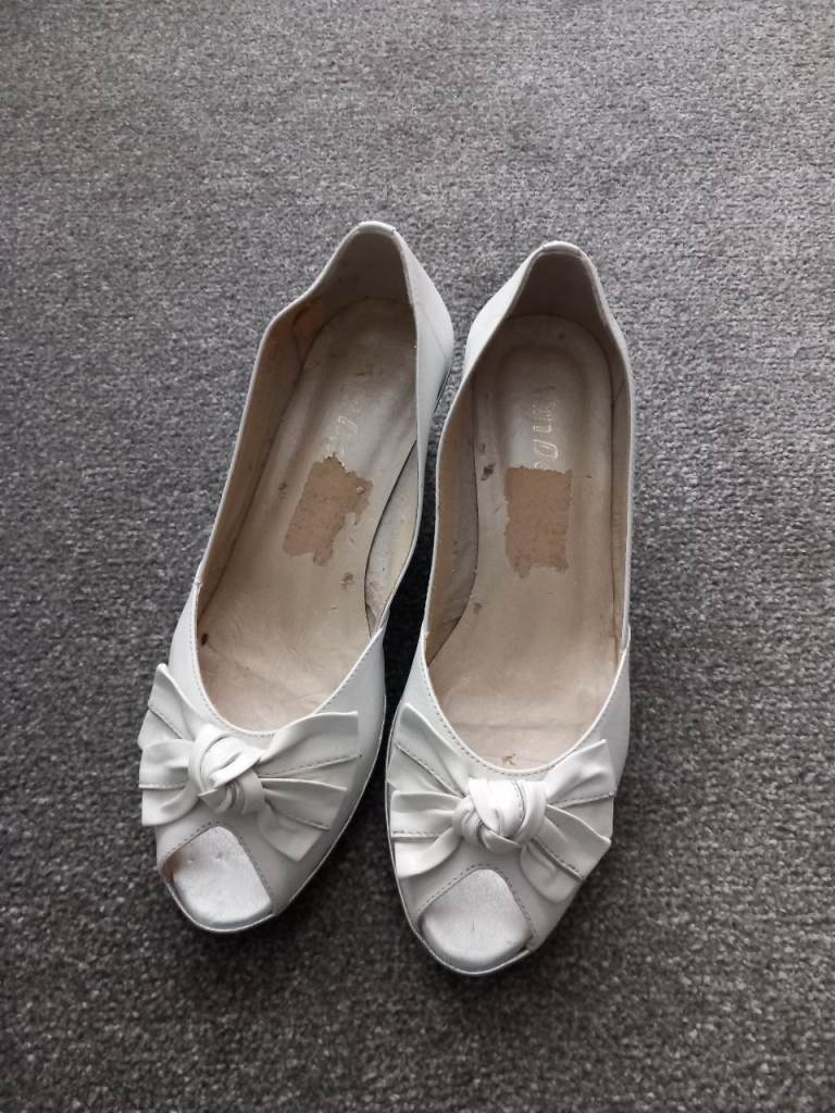 Ladies Van Dal peeps toe shoes size 5
