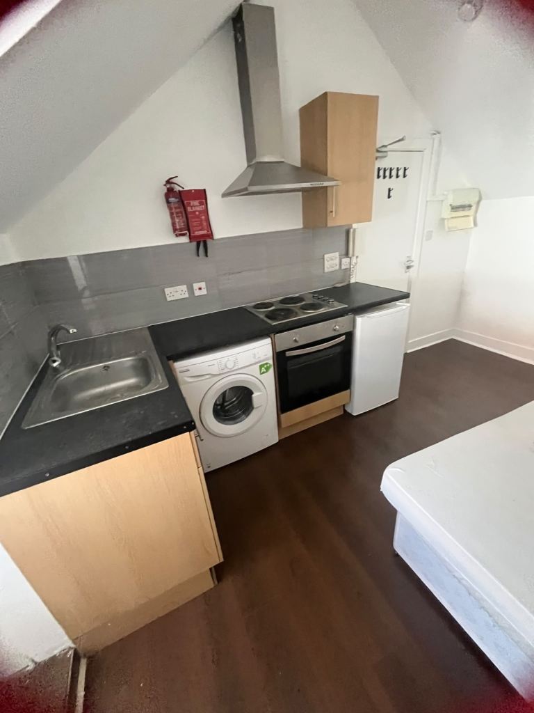 Lambeth DSS studios available SW16