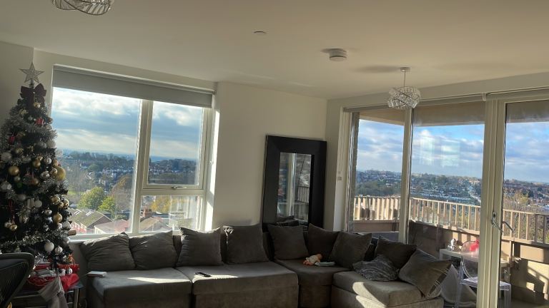 1 double bedroom in family home 