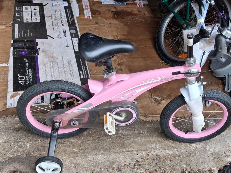 Pink Kids Bike with Stabilisers – Good Condition