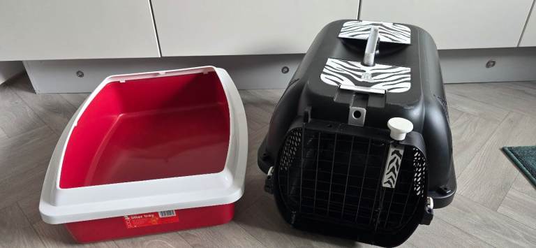 Cat carry crate and litter tray