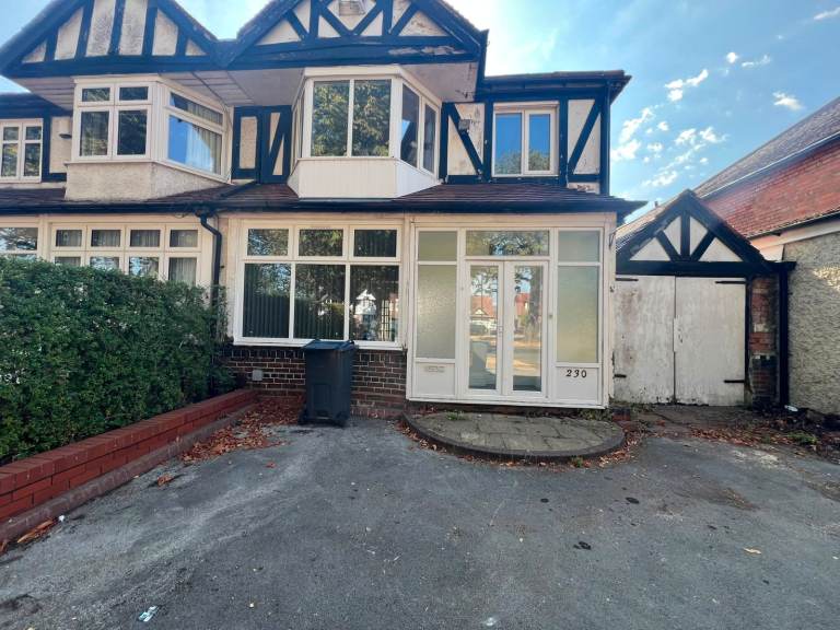 **HIGHFIELD ROAD**3 BEDROOM HOUSE TO LET**HALL GREEN*WELL PRESENTED**OFF STREET PARKING**VIEW NOW**
