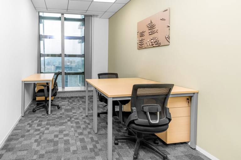 Camberley - GU16 7ER \ Office for Rent with Flexible Move-In Options 3 Workstations
