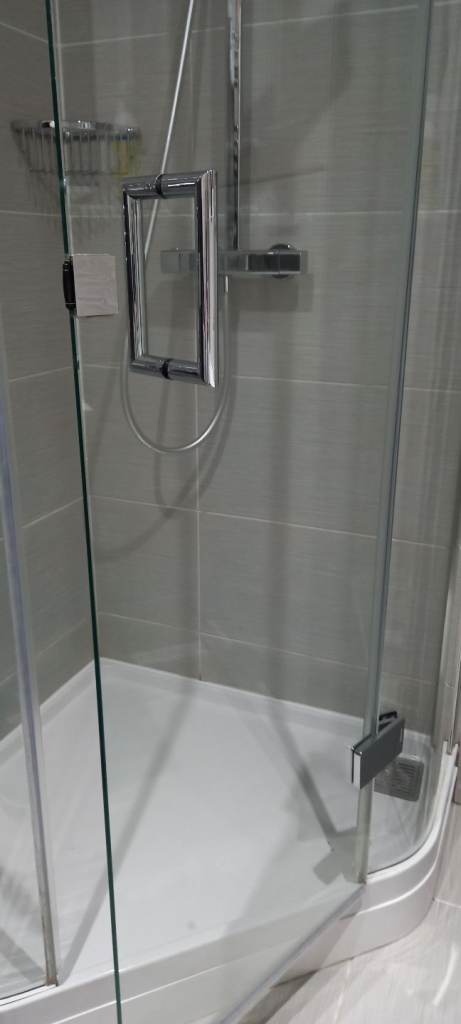 Matki shower enclosure and shower tray
