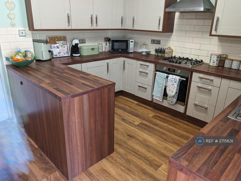 3 bedroom house in St Albans Avenue, London, E6 (3 bed) (#2715631)