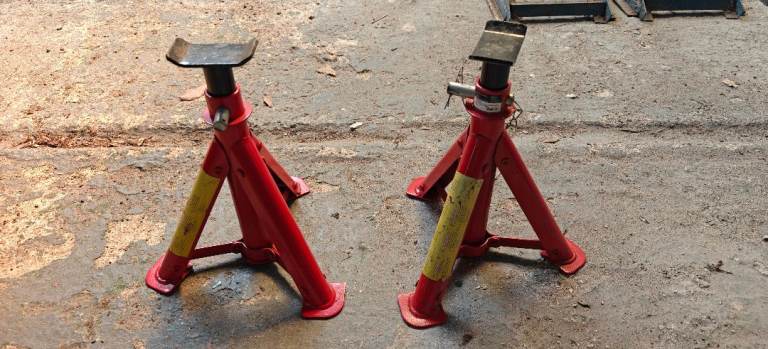 Pair of 2 Ton Folding Axle Stands