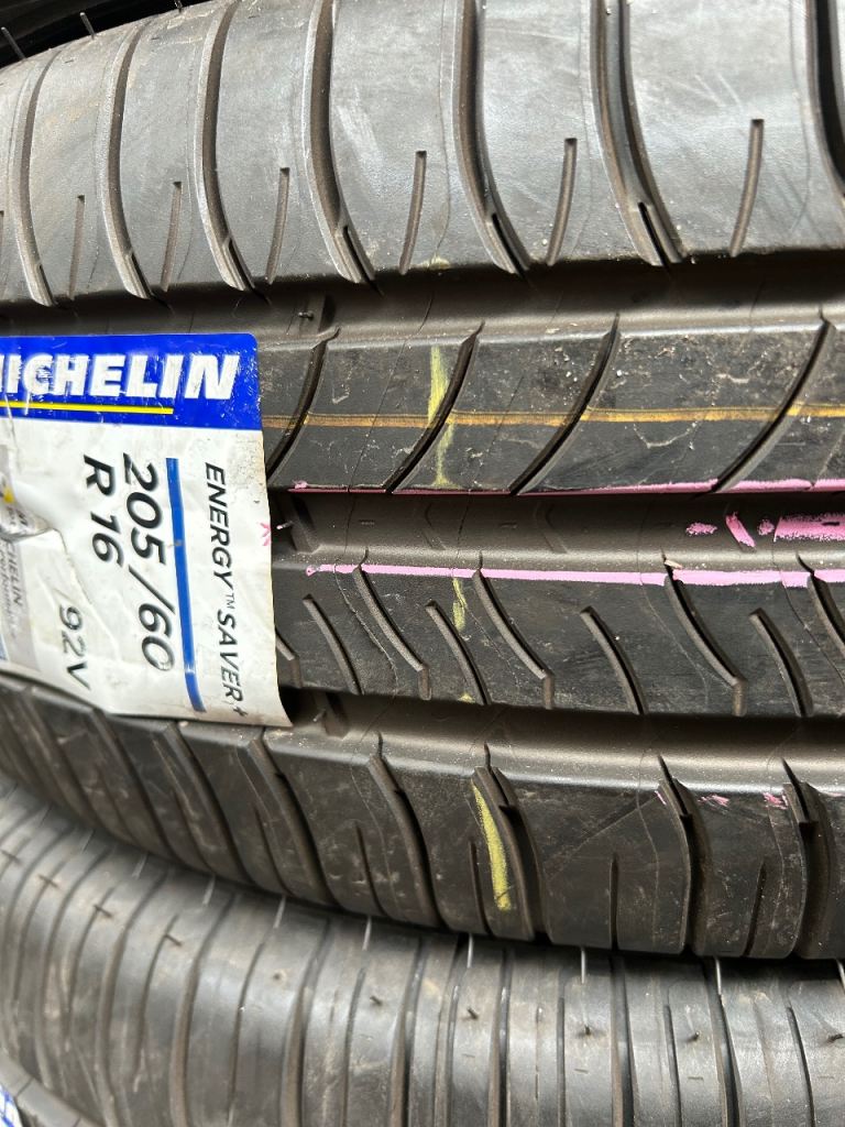 205/60/16 Michelin 