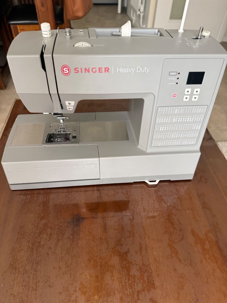 SINGER HD6605C Heavy Duty Sewing Machine – As Good As New